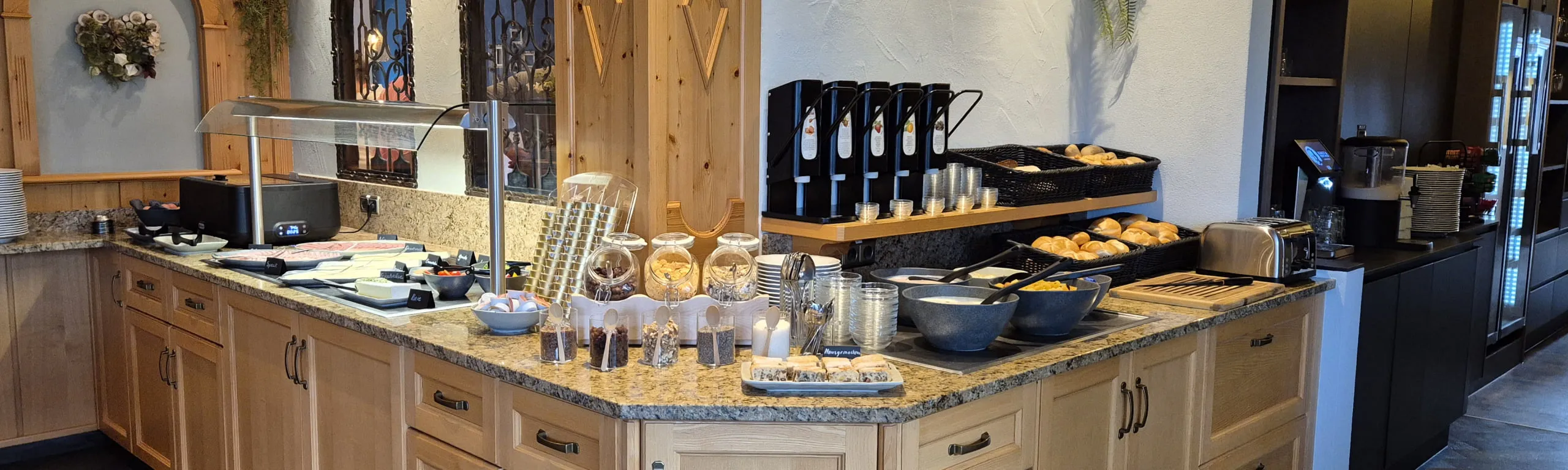 Ontbijtbuffet met voedsel- en drankopties